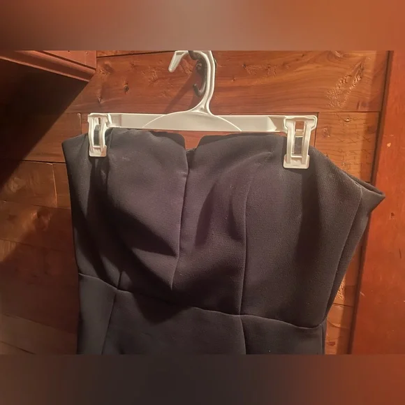 Black strapless dress with a peekaboo knee - Picture 2 of 4